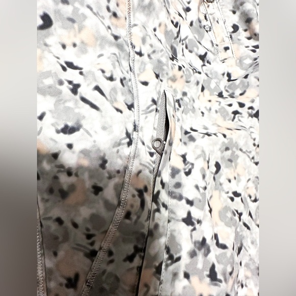 Lululemon Lightened Up Pullover Not So Petite Fleur Silver Spoon/Ambient Grey 6 - Picture 10 of 16